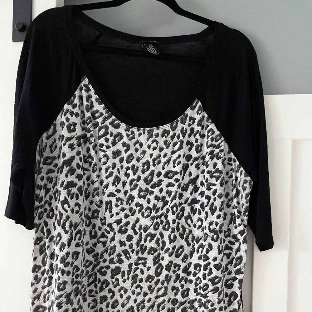 Torrid - Leopard Print - 3/4 Raglan Tee - Size 1